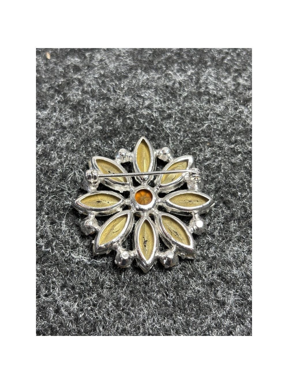 VINTAGE SILVERTONE CRYSTALS FLORAL BROOCH PIN with clip on earrings - Picture 6 of 13